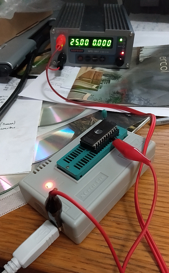 Programming the M2716 with external 25V